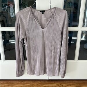 Ann Taylor Light Purple Shimmer Ribbed Blouse with V-Neck🌿